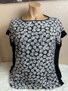 Michael Kors Black and White Leaf-Print Short Sleeve Top